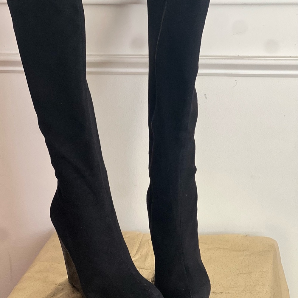 Elegant Black Knee-High Boots